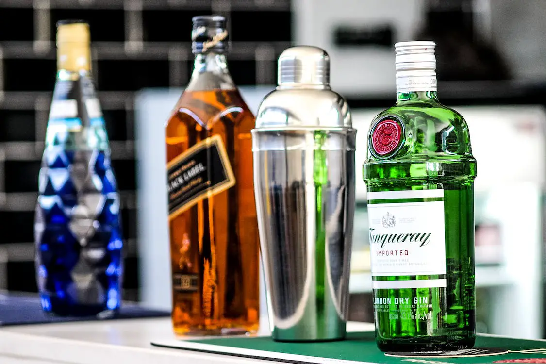 Hvor mange genstande er der i en flaske gin?