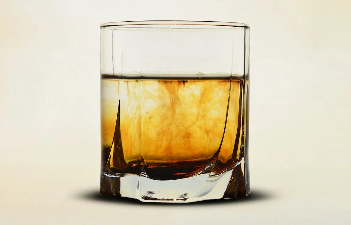 Hvor mange genstande er der i en flaske whisky?